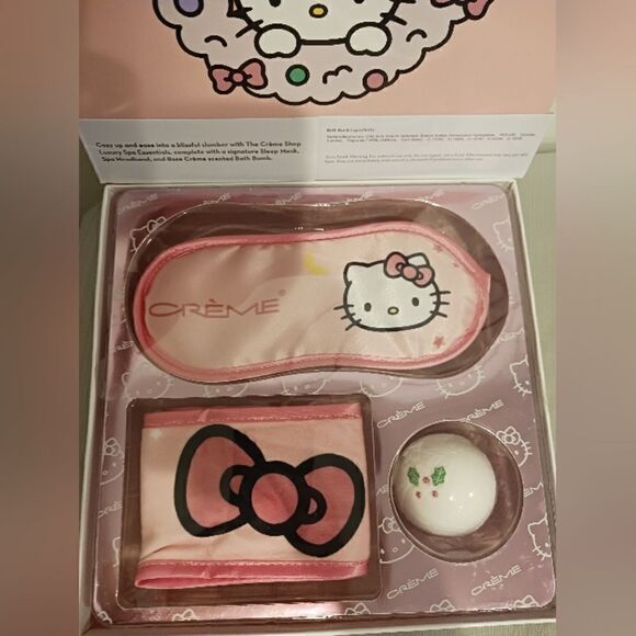 The Creme Shop x Hello Kitty Cozy Slumber Spa Essentials Set - Picture 2 of 3